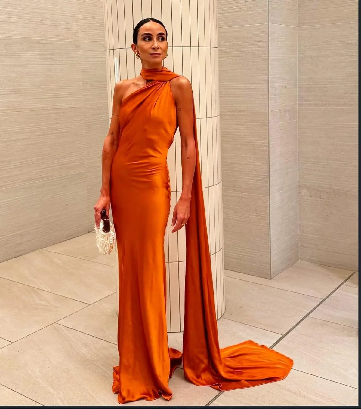 Boyundan Bağlamalı Elbise