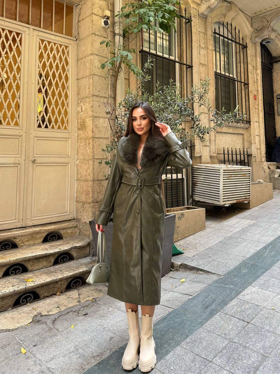 Zeyria Faux Fur Collar Leather Coat