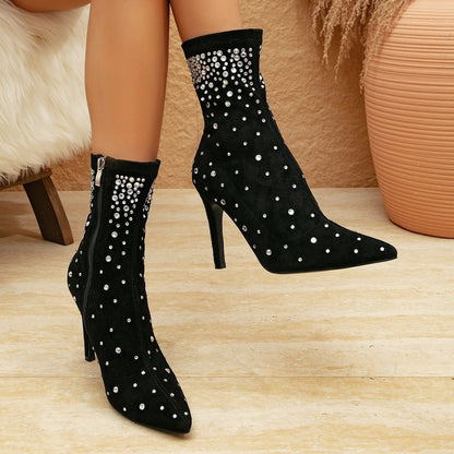 Zeyria Taş Detaylı Siyah Süet Topuklu Bot