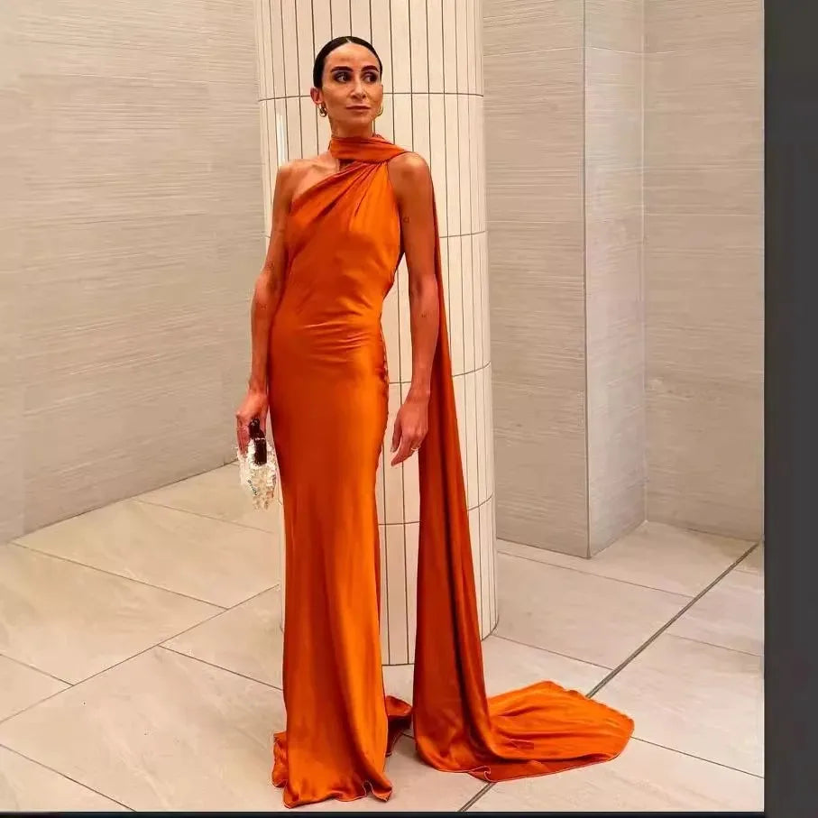 Boyundan Bağlamalı Elbise